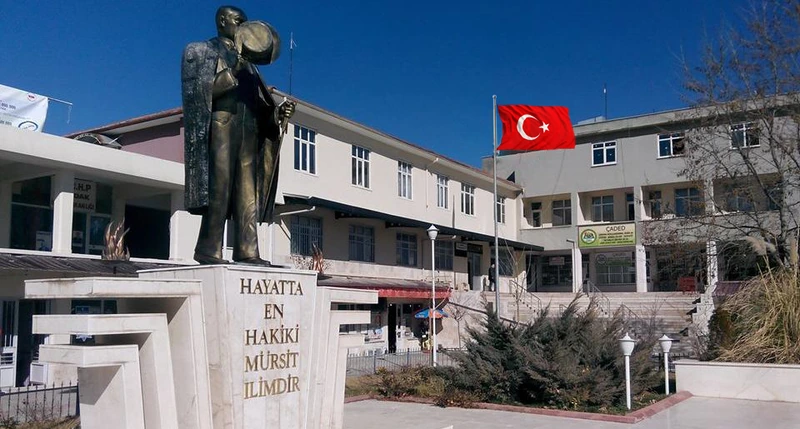 Atatürk monument and Turkish flag, Çardak