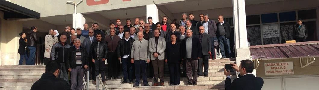 Açılış günü dernek binası önünde toplu fotoğraf
